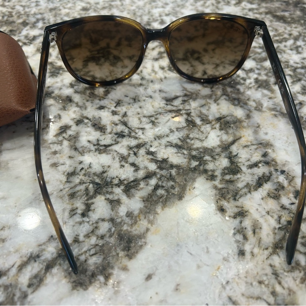 Women’s Ray-Ban Sunglasses with Brown Case - Picture 5 of 5